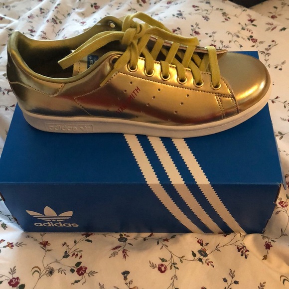 Adidas shoes - Picture 3 of 4